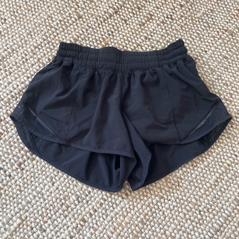 LULULEMON Hotty Hot shorts 2.5” size 4